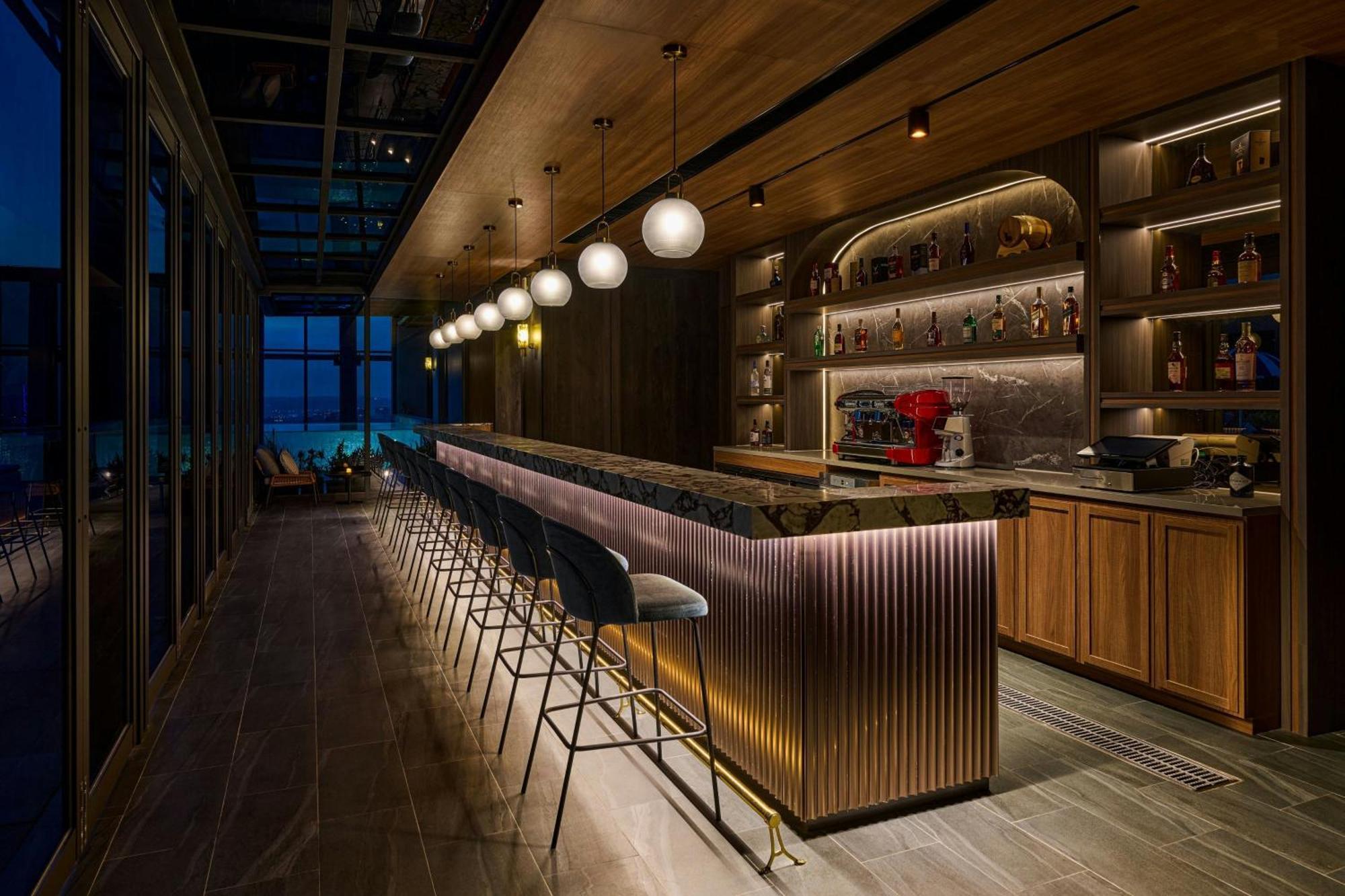 Le Méridien Taichung Exterior foto The bar at the 360° Sky Lounge