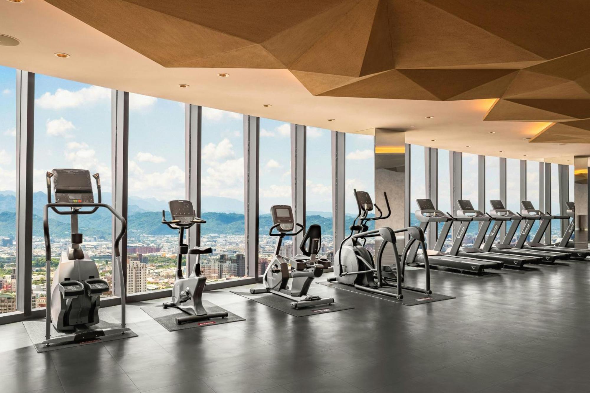 Le Méridien Taichung Exterior foto The gym at the 39th floor